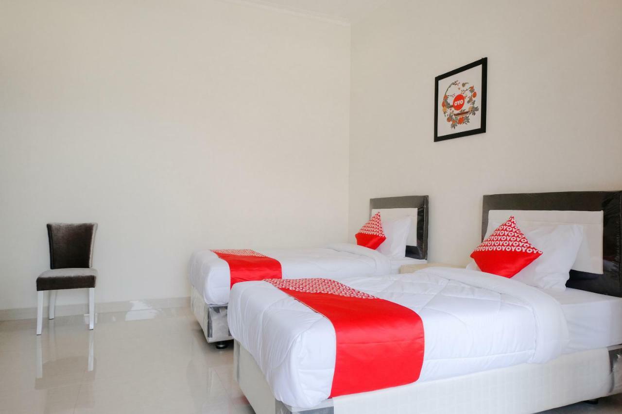 Oyo 1110 Ijen Butik House Malang Exterior foto