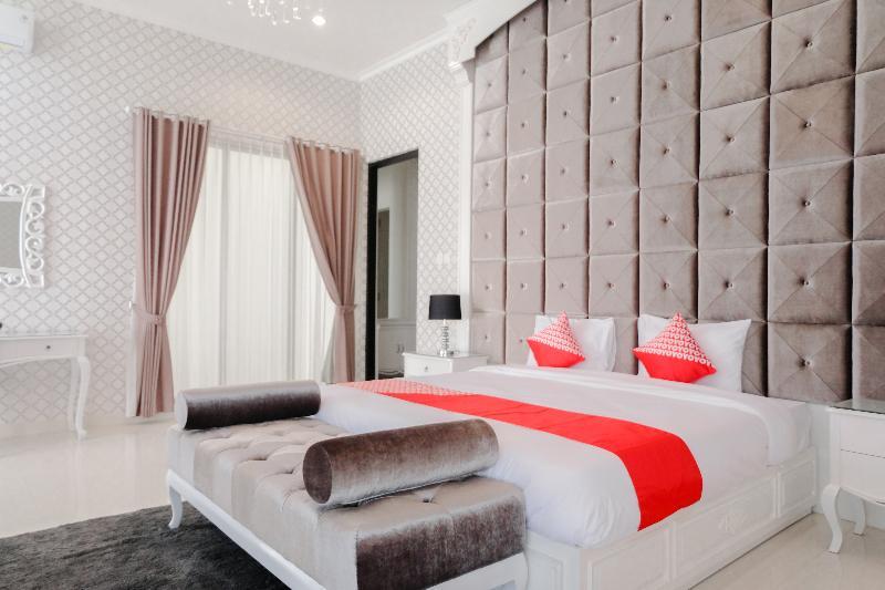 Oyo 1110 Ijen Butik House Malang Exterior foto